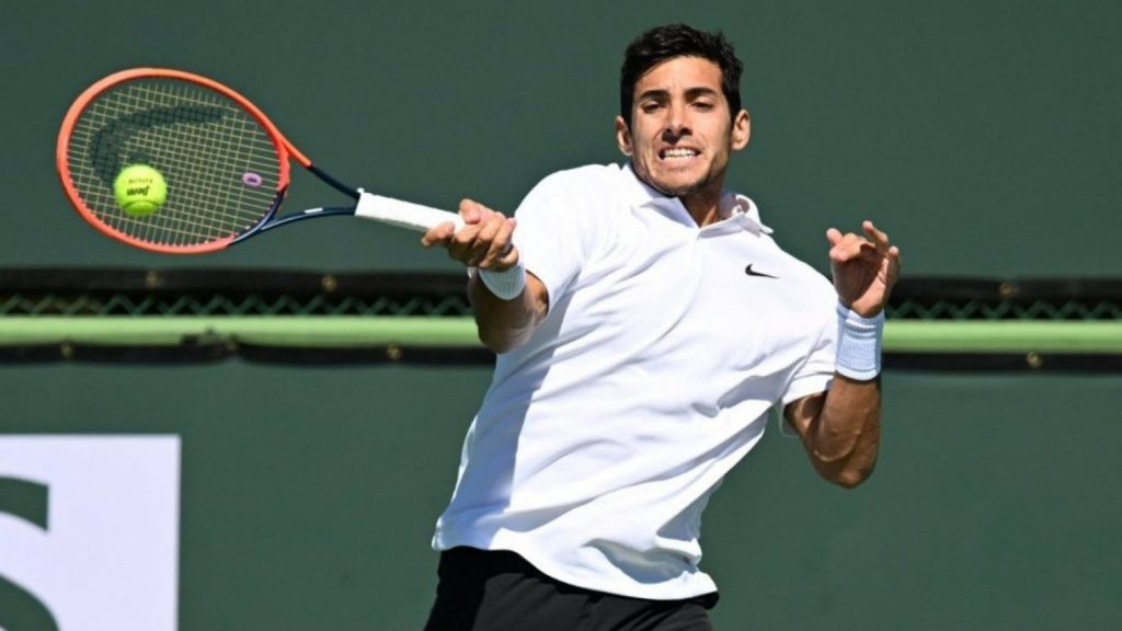 Remache de Cristian Garín en el tenis