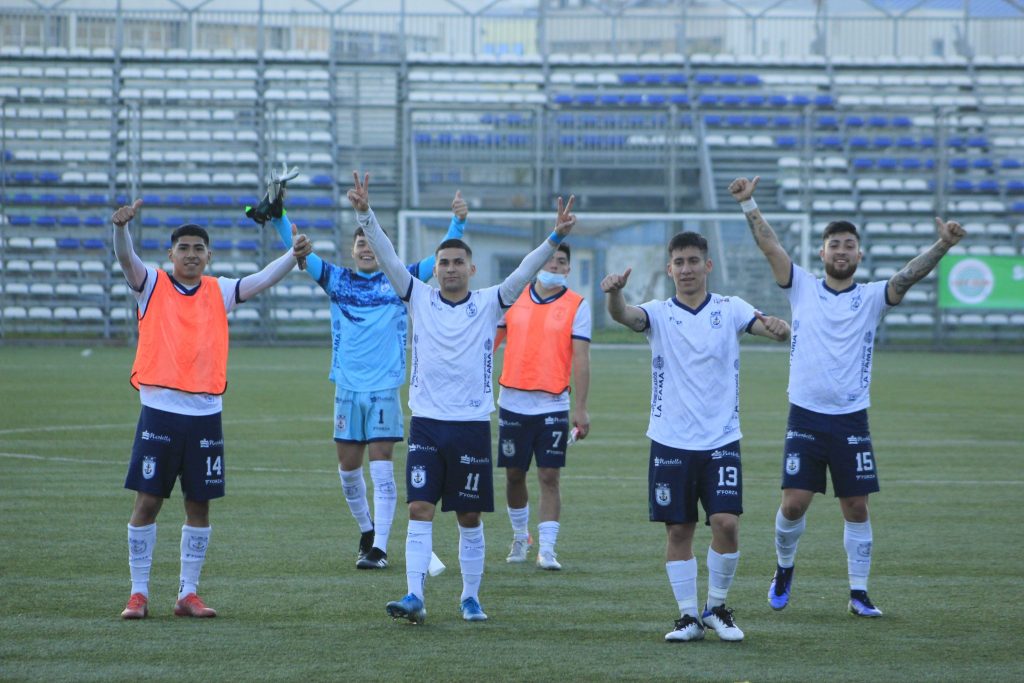 Naval va con paso invicto en el actual torneo, pueden quedar punteros y solamente han recibido un gol. "Tuto" Vásquez ha sido la figura de los "choreros".