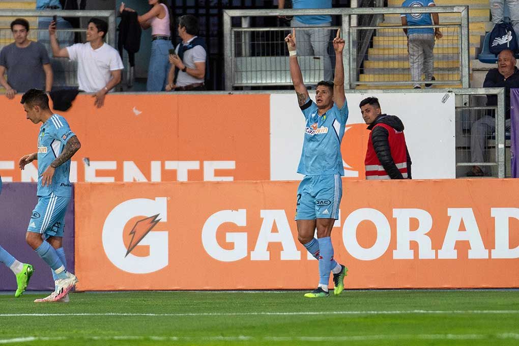 Facundo Barceló celebrando el 1-0 a O'Higgins.