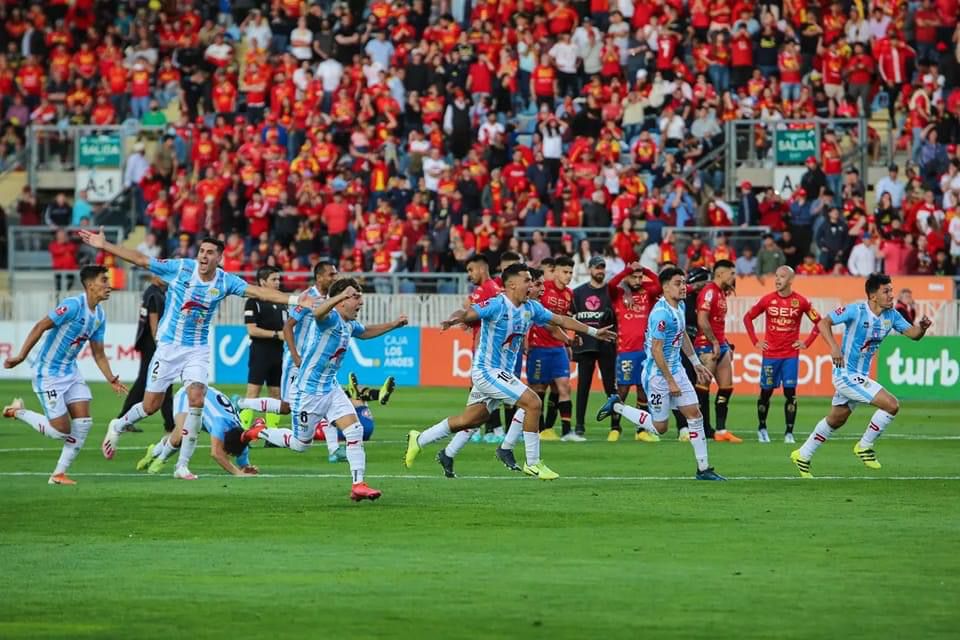 La Academia celebrando su primera Copa Chile ante la Unión Española.