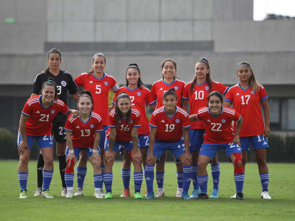 Formación de la Selección Chilena Femenina ante México.