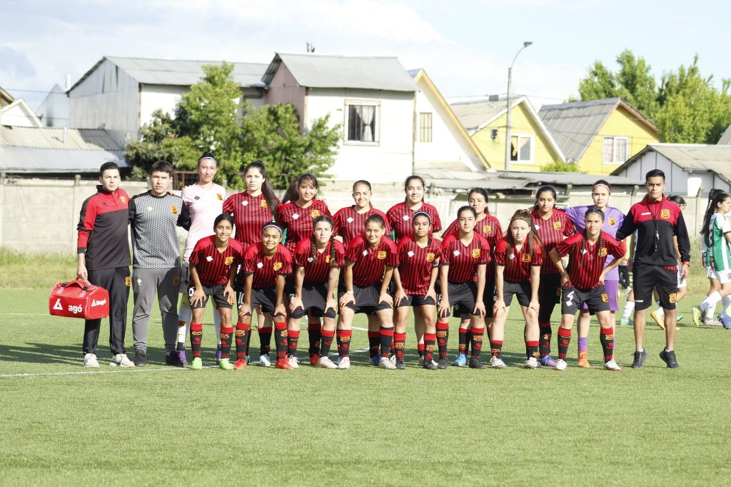 Plantel de Rangers Femenino sub-19 (Foto: Twitter Rangers de Talca).