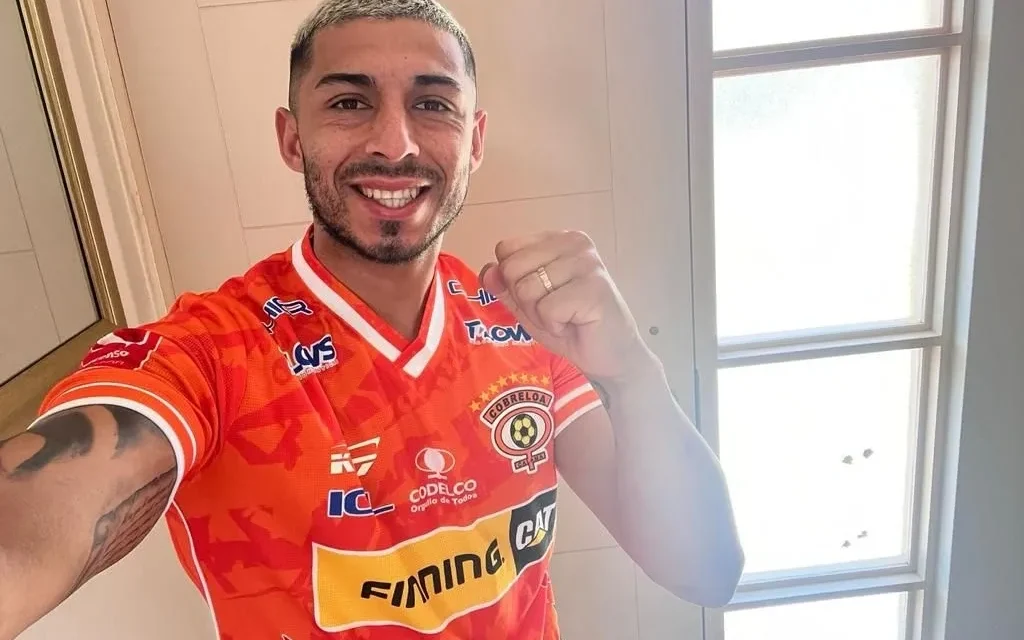 Luis García con la camiseta de Cobreloa. (cobreloa.cl)