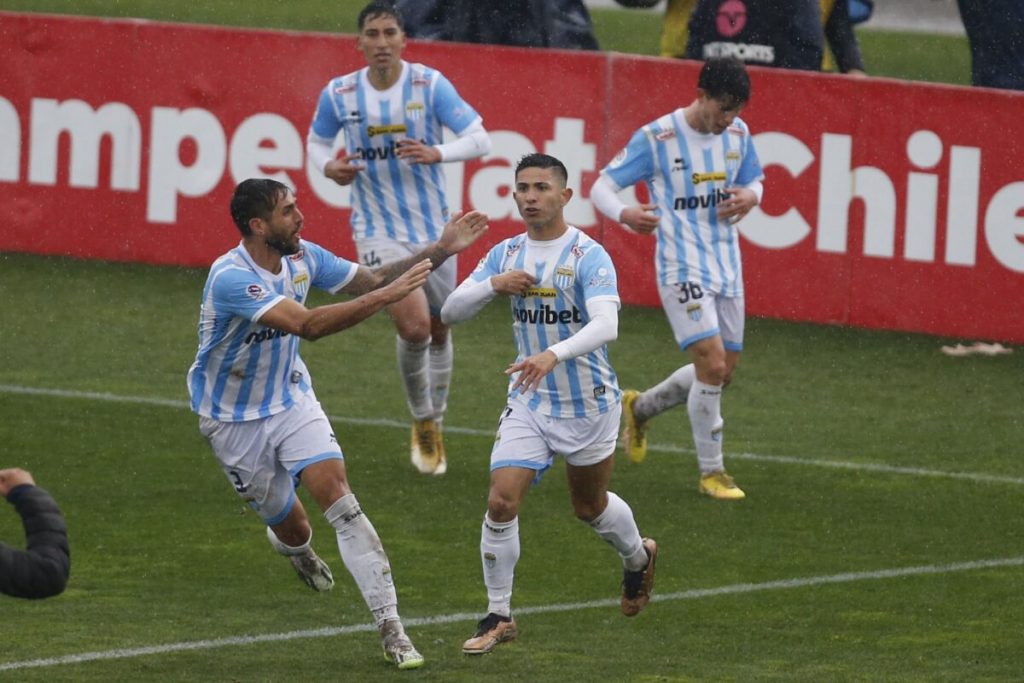 Felipe Flores festejando el 2-1 de Magallanes ante O'Higgins en la final vuelta de la Zona Centro Sur de Copa Chile.