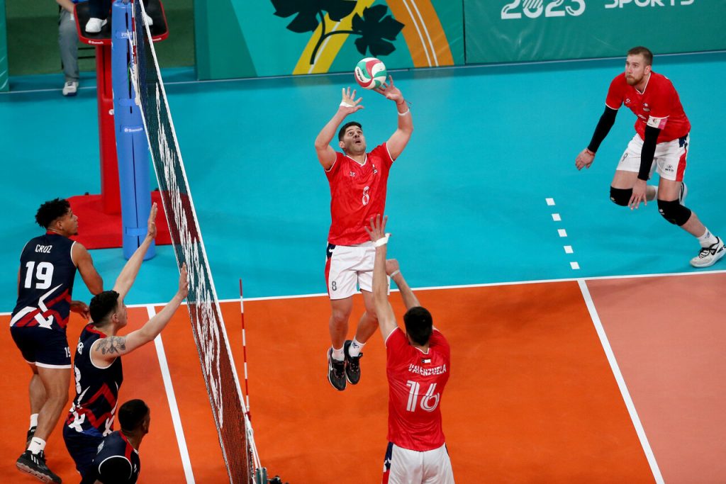 El equipo de vóleibol de Chile perdió por 3-2 ante República Dominicana.