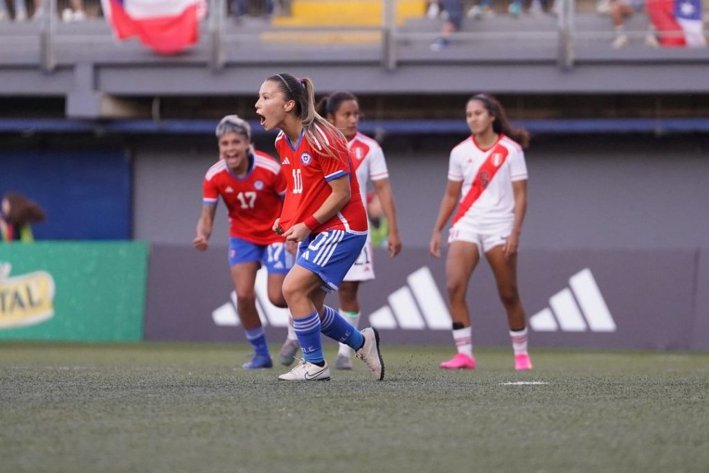 Yanara Aedo celebrando el único gol de La Roja Femenina,