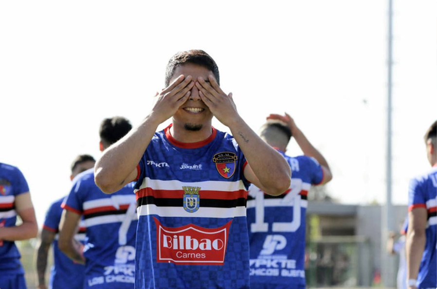 Jugadores de Real San Joaquín celebrando el triunfo ante General Velásquez. (Foto: Andrés Benavides/campeonatochileno.cl).