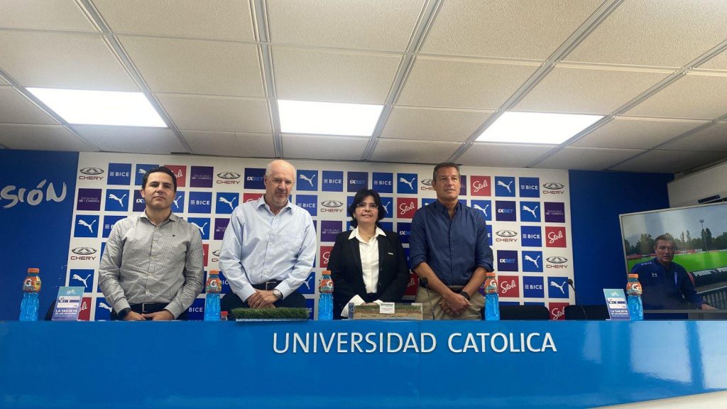 José María Buljubasich, junto a Juan Tagle, Juan Pablo Pareja y Angélica Holguín para hablar sobre el nuevo estadio de la UC.