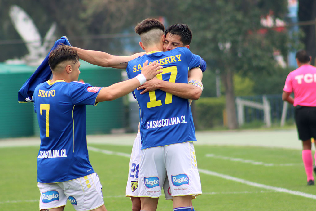 A.C Barnechea celebrando un gol ante el Reco.