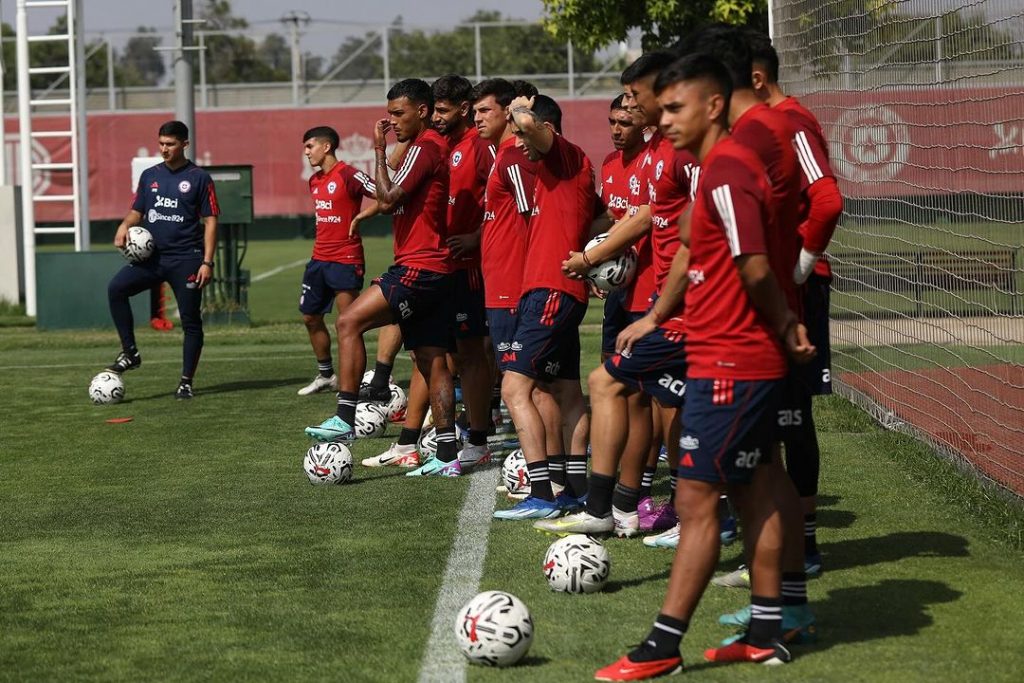 Jugadores de la selección chilena entrenando para el preolímpico Sub 23.