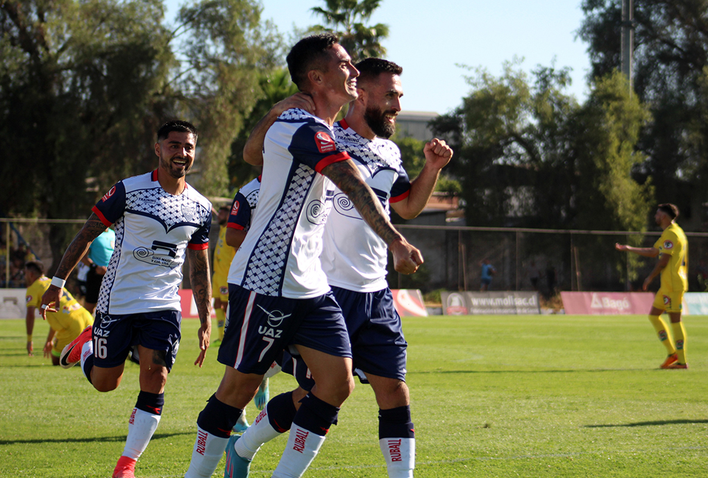 Jugadores de Deportes Recoleta celebrando un gol en el Campeonato Ascenso 2023.