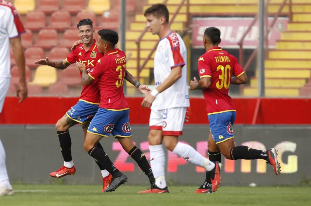 Unión Española celebrando un gol.