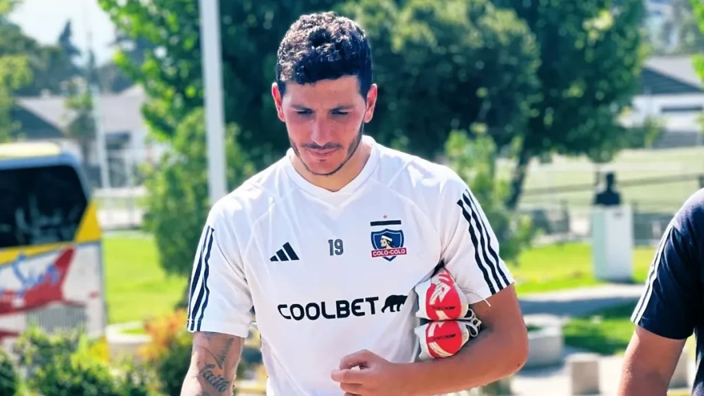 Gonzalo Castellani con la camiseta del albo.