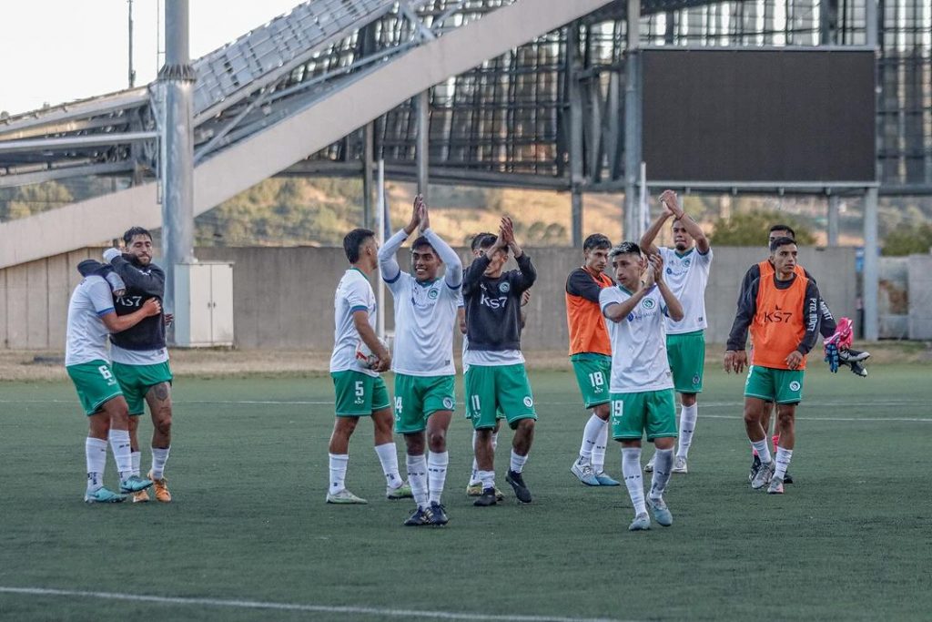 Jugadores de Deportes Puerto Montt.