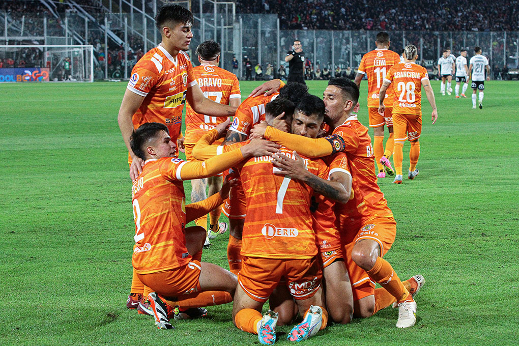 Cristian Insaurralde celebrando el 1-0 de Cobreloa ante Colo Colo.