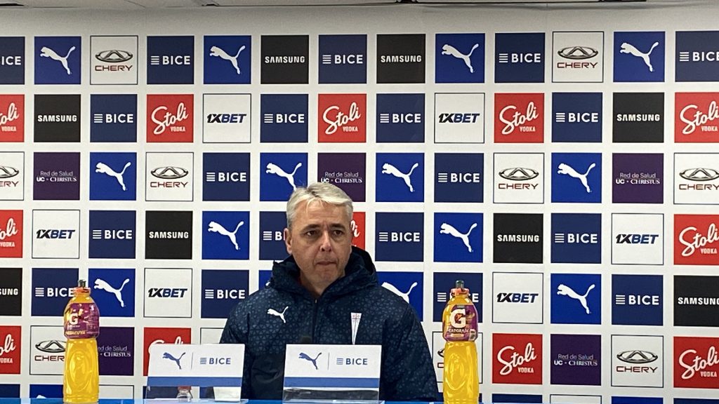 Tiago Nunes en conferencia de prensa de Universidad Católica.