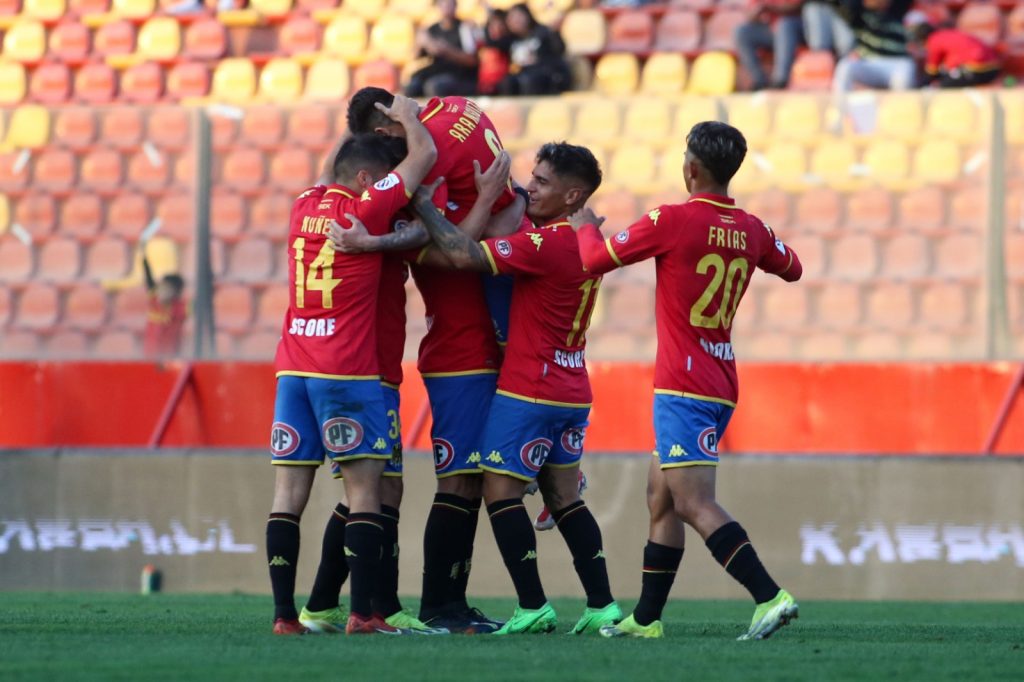 Unión Española celebrando un gol contra Everton.