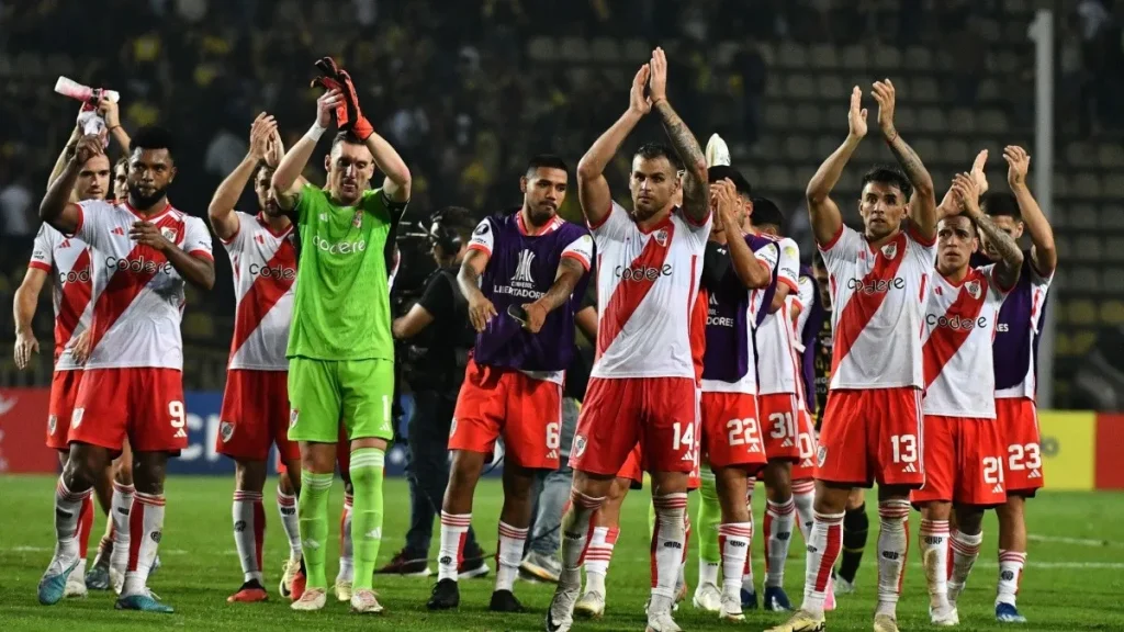 River Plate saludando a su hinchada.