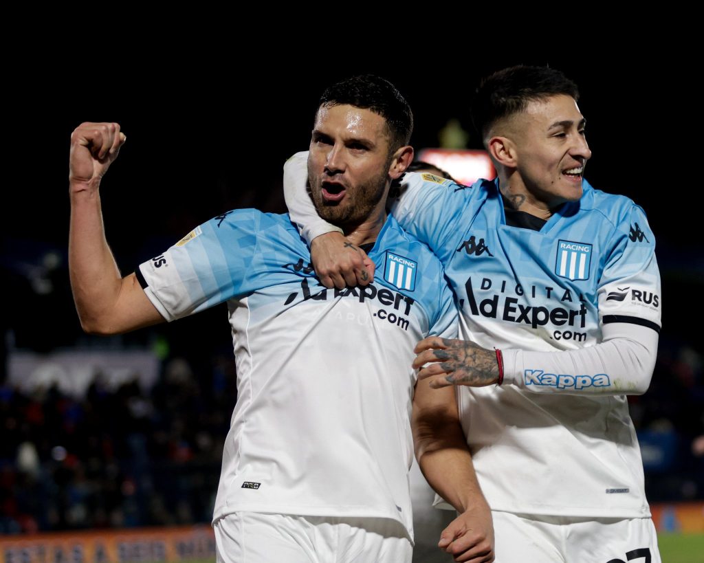 Racing celebrando un gol en la fecha 3 de la Copa de La Liga ante Tigre.