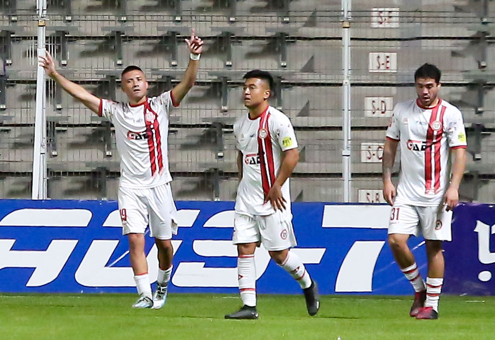 David Salazar celebrando el primer gol para Unión San Felipe.