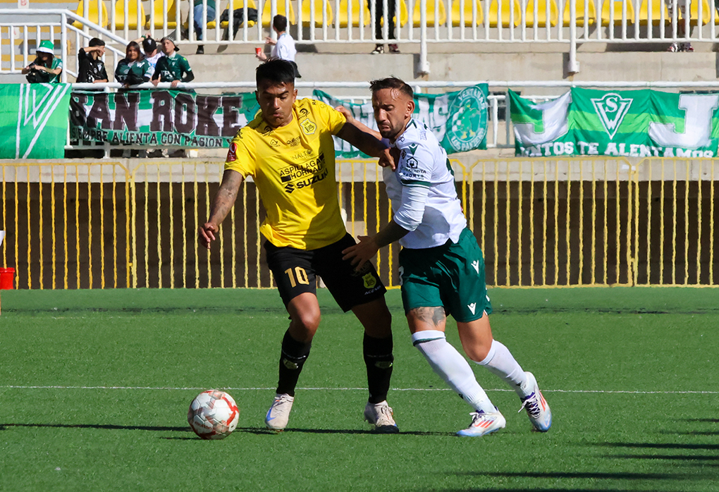 San Luis y Santiago Wanderers jugando por la fecha 23 del Campeonato Ascenso.