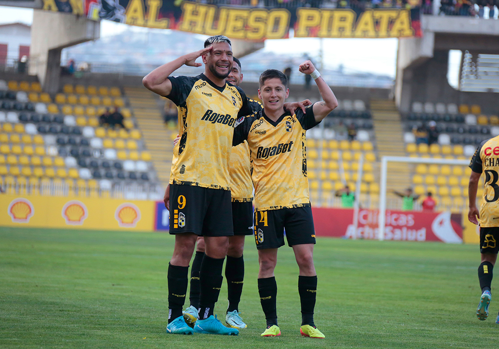 Andrés Chávez celebrando el paso a semifinales de la Copa Chile con Coquimbo Unido.