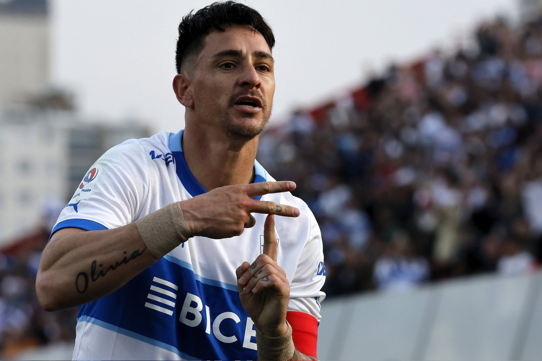 Fernando Zampedri es galardonado por segundo año consecutivo como Jugador Crack 2024 (Foto: Comunicaciones Universidad Católica) Gala Crack 2024