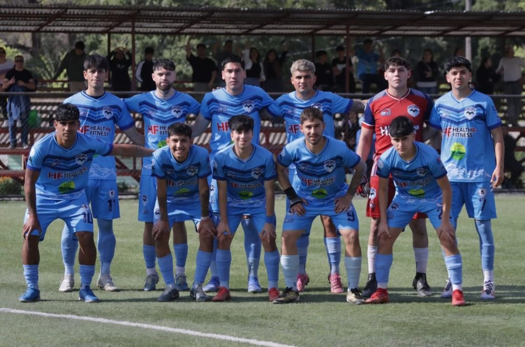 Equipo titular de Cajón del Maipo. (Foto: @csdcajondelmaipo/Instagram).