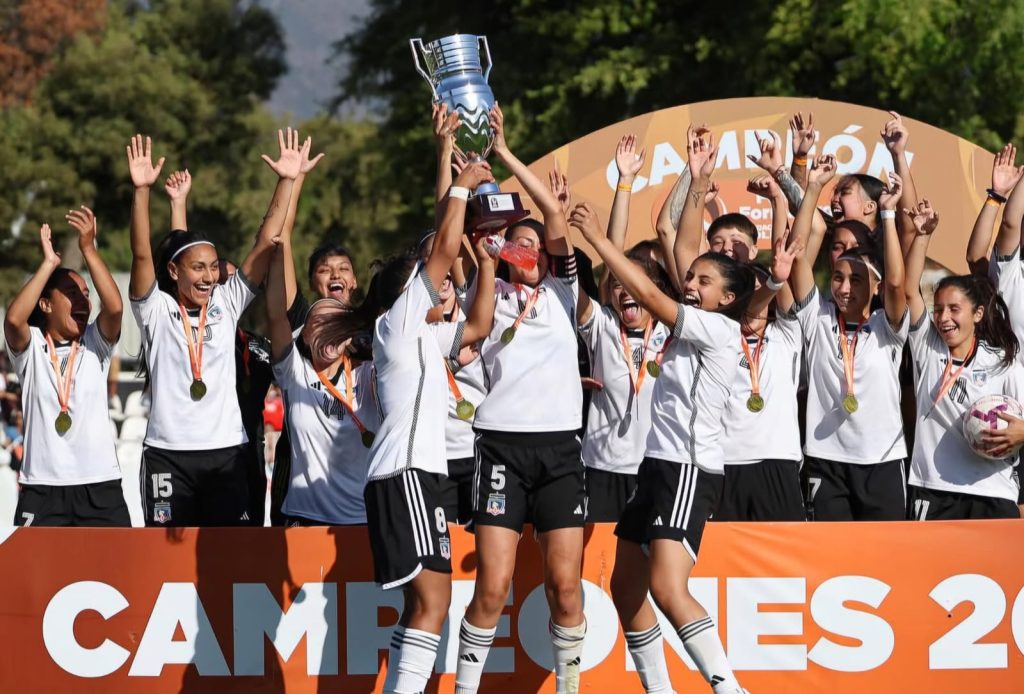 Colo-Colo salió campeón de la final Sub-19 del fútbol femenino. (Foto: @colocolofemenino/Instagram).