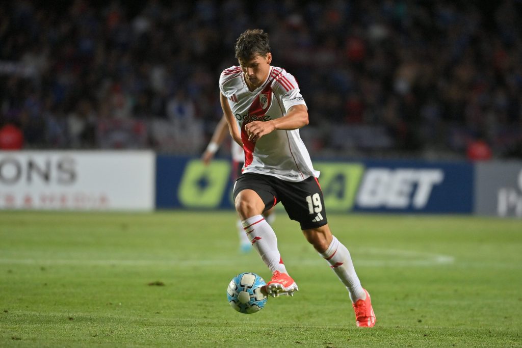 Gonzalo Tapia jugando por River Plate.