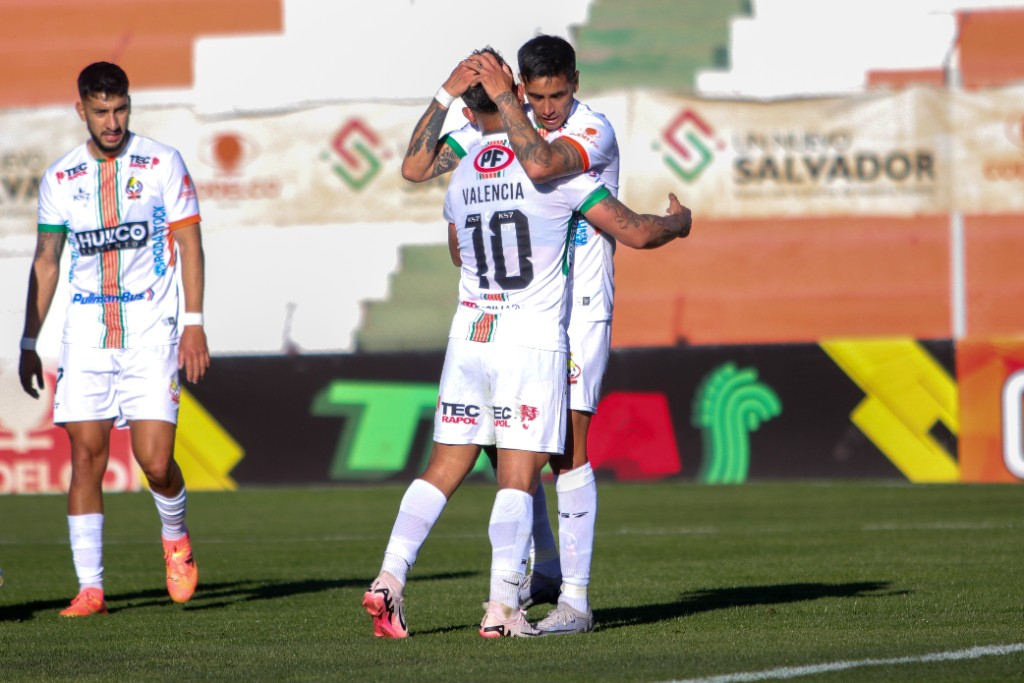 Jugadores de Cobresal celebrando en la fecha 29 de la Primera División 2024.