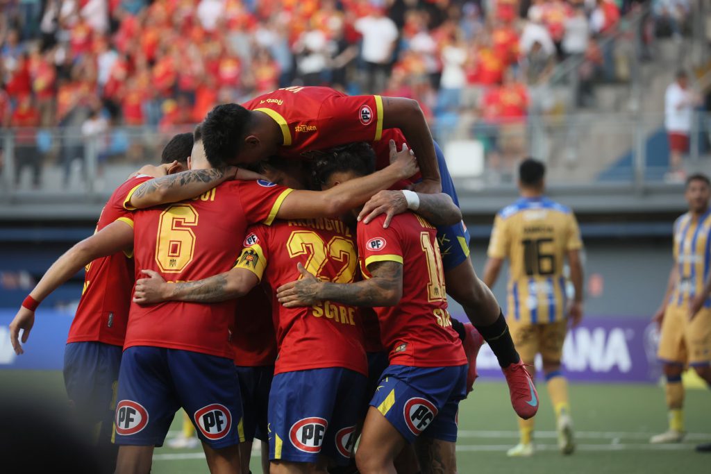 Jugadores de Unión Española celebrando ante Everton por la fase 2 de la Copa Sudamericana.