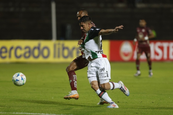 Mushuc Runa y Palestino jugando la fecha 1 de la Copa Sudamericana.