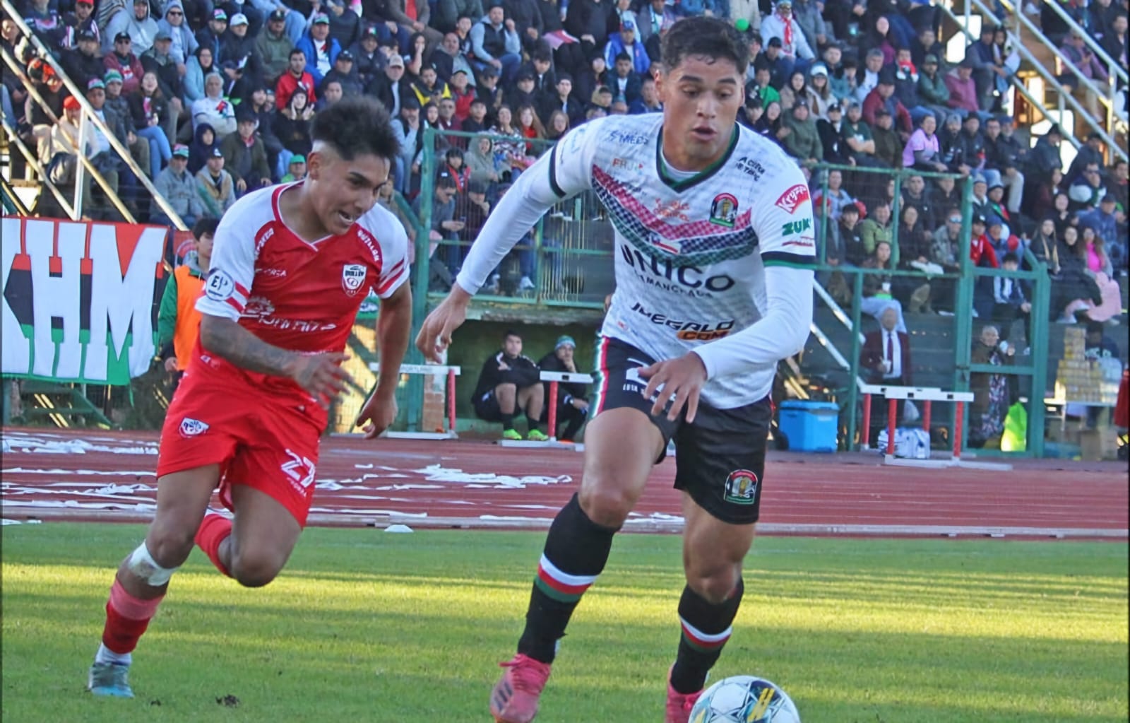 Lota Schwager es uno de los líderes de la Tercera División A. (Foto: @lotaschwager_oficial/Instagram).