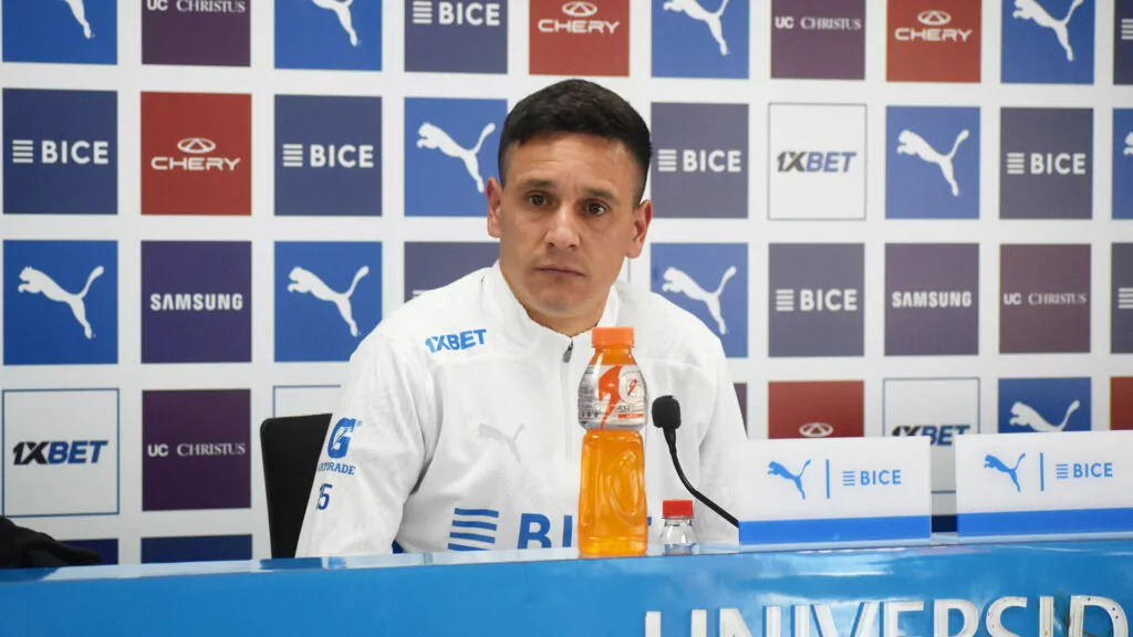 Fernando Zuqui en conferencia de prensa de la UC.